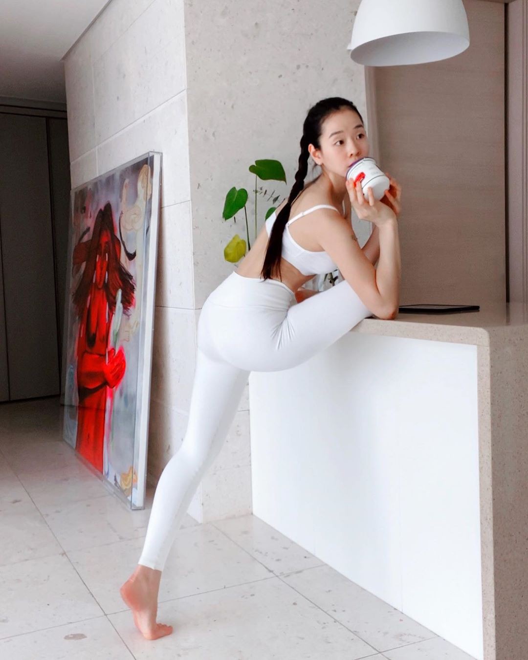 white outfit ideas with trousers, female thighs, legs photo: White And Red Outfit,  Sang A Yonini  