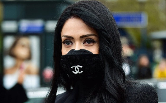 Outfit style chanel coronavirus mask paris fashion week, luxury goods