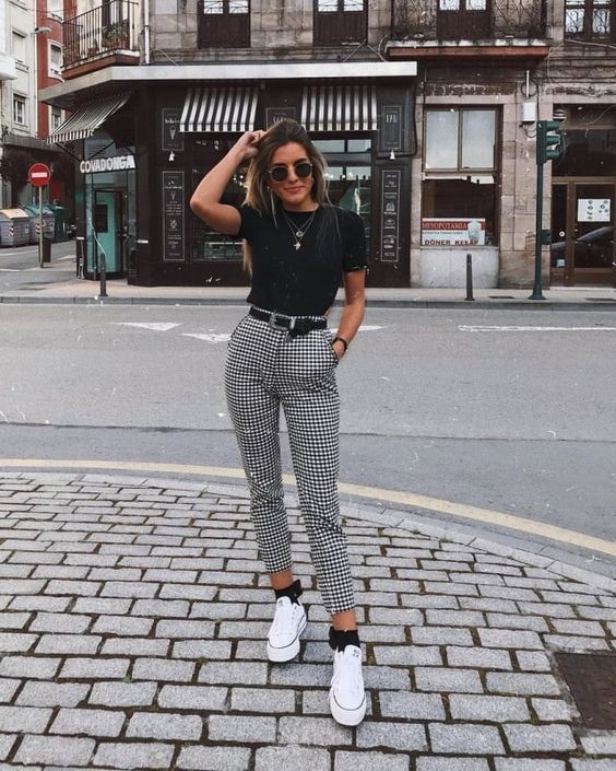 White colour ideas with fashion accessory, capri pants, sportswear: T-Shirt Outfit,  White Outfit,  Capri pants,  Fashion accessory,  Street Style,  Black And White,  Tweed Pants  