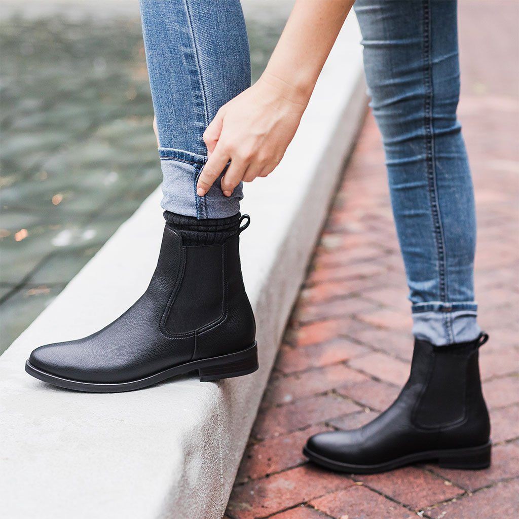 Colour outfit sztyblety damskie stylizacje chelsea boots leather, street fashion: Hot Girls,  Chelsea boot,  Boot Outfits,  Plimsoll shoe,  Street Style  