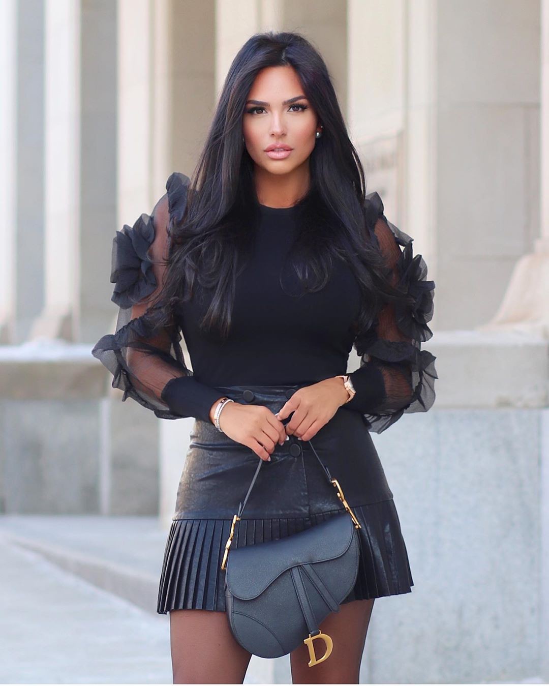 black colour outfit, you must try with shorts, smooth legs, outfit designs: Black Shorts,  Stylish Party Outfits  