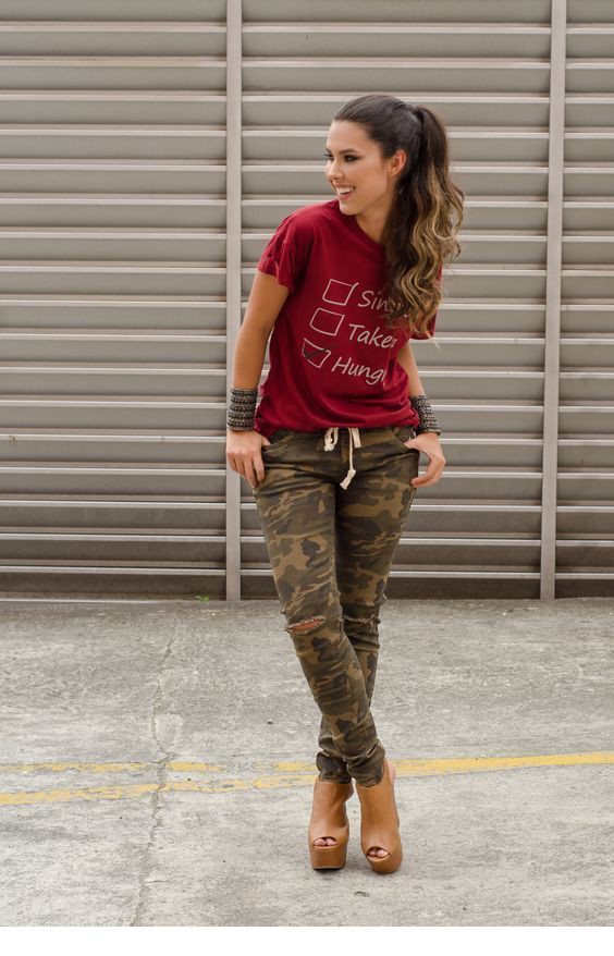 pantalón militar mujer | Army Pants Outfit | Camo Pants, Maroon And Brown Pantalón Verde