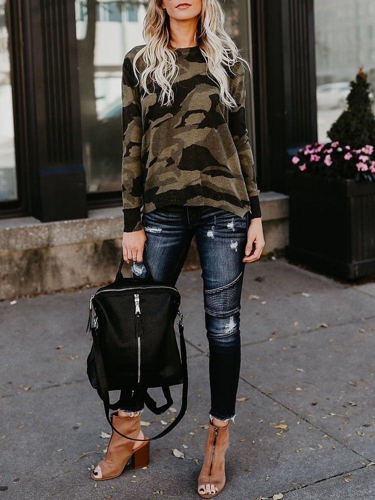 Classy outfit with leather jacket, trousers, leather: T-Shirt Outfit,  Street Style  