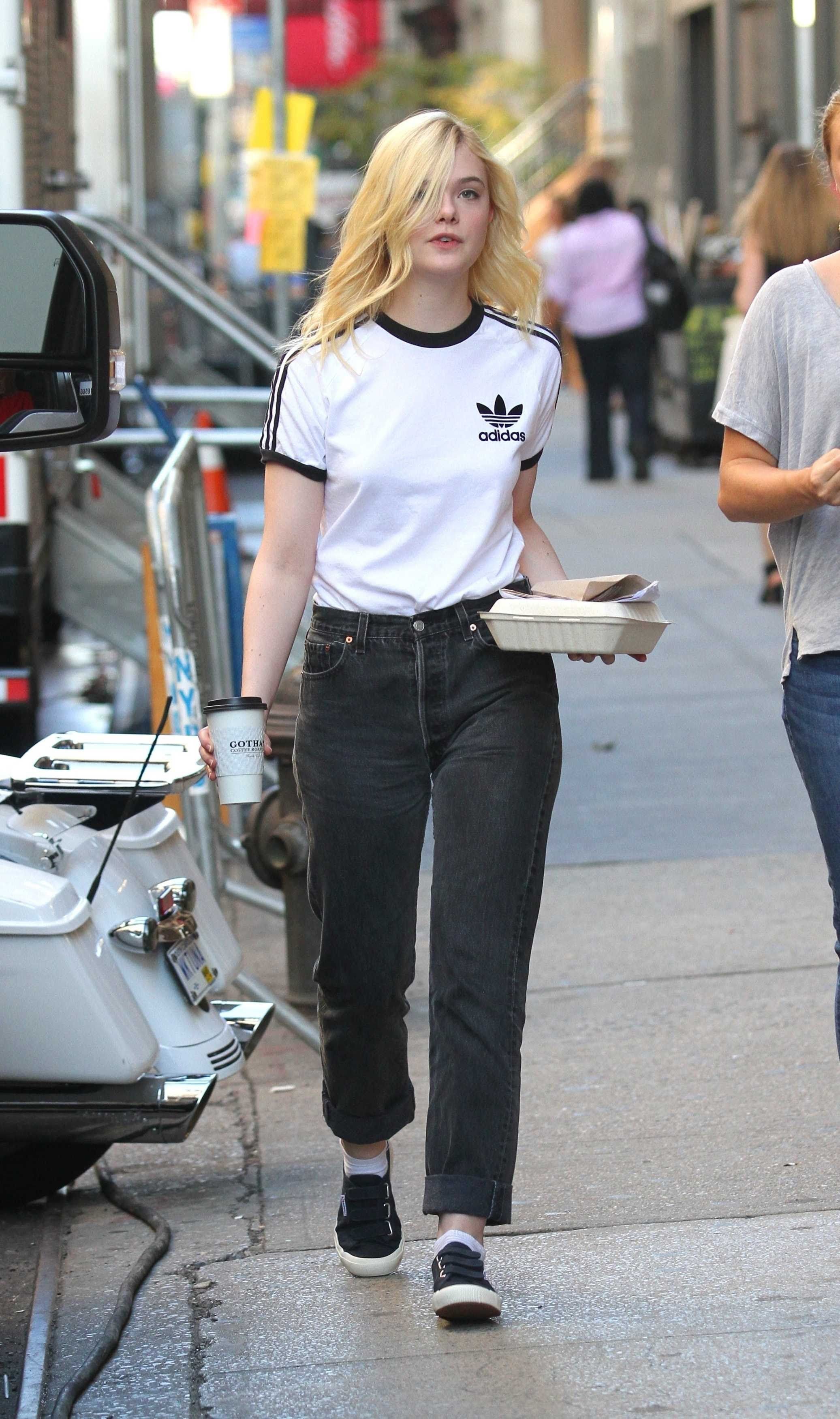 Lookbook dress elle fanning roupas, street fashion, elle fanning: Elle Fanning,  Street Style,  Creepers Outfits  