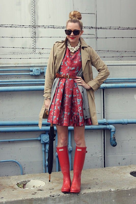Dress with hunter boots hunter boot ltd, wellington boot: Trench coat,  Wellington boot,  Street Style,  Boot Outfits  