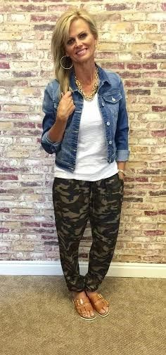 Camo joggers womens outfit, camo joggers, casual wear, t shirt: T-Shirt Outfit,  Brown And White Outfit,  Army Leggings Outfit,  Camo Joggers  