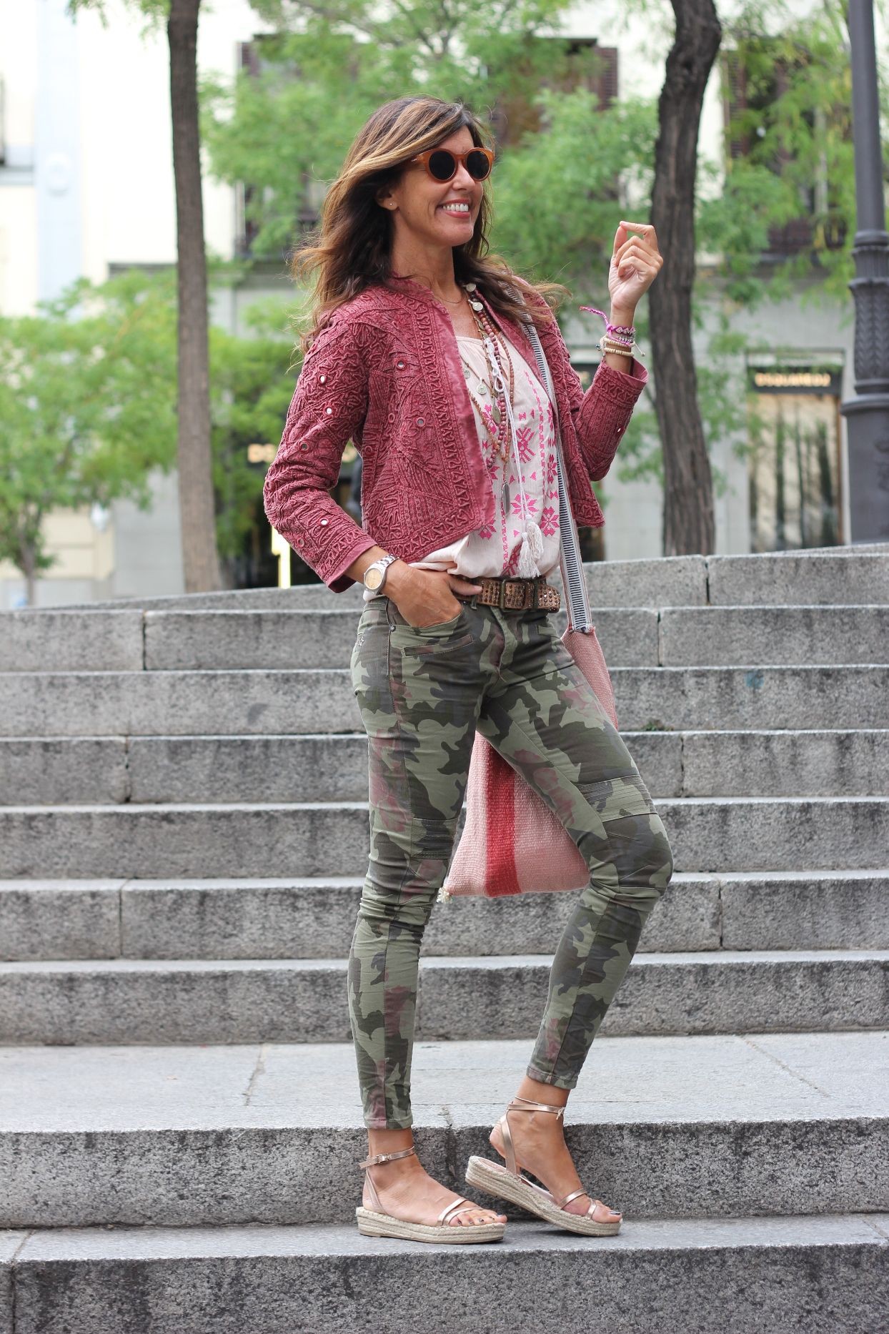 Maroon and pink dresses ideas with trousers, blouse, jacket: Camo Pants,  Street Style,  Maroon And Pink Outfit  