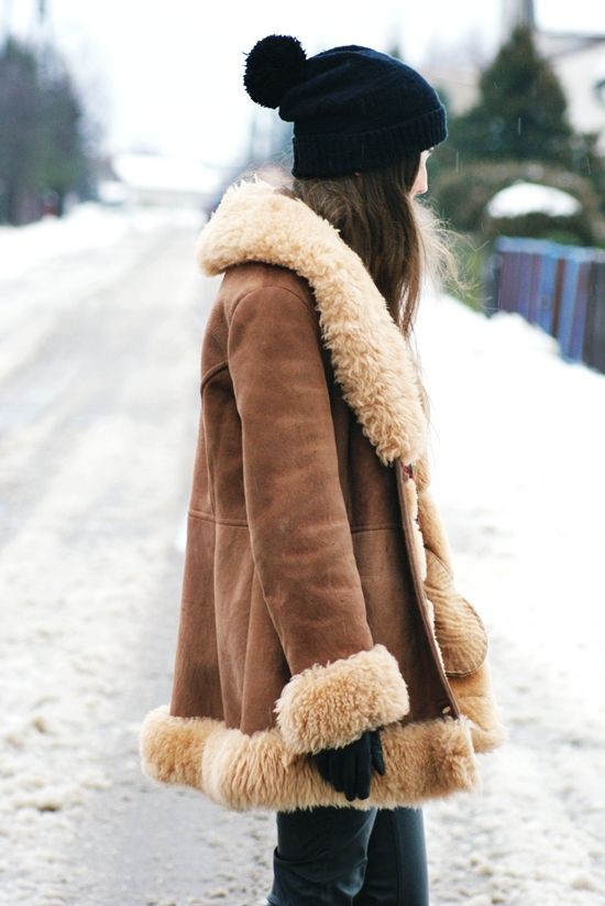Brown colour outfit ideas 2020 with fur clothing, jacket, beanie: Fur clothing,  Fake fur,  Shearling coat,  winter outfits,  Street Style,  Brown Outfit  