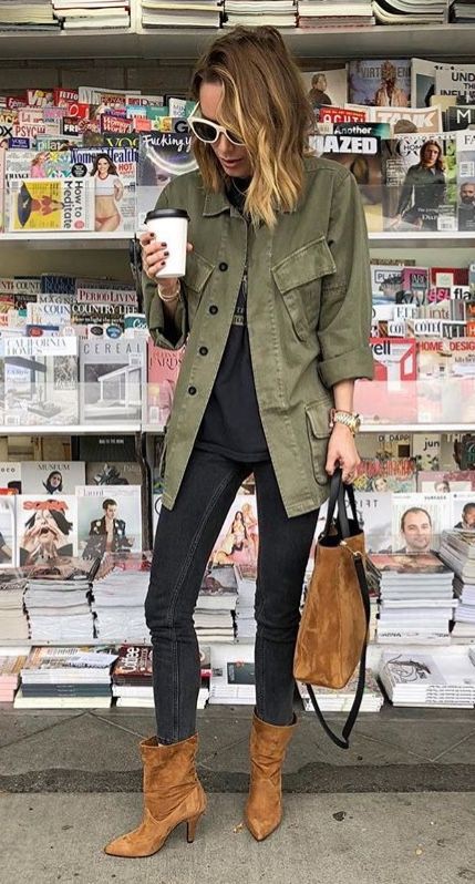 Outfits chaqueta verde militar, street fashion, fashion blog, wear, trench coat, t shirt | Cargo Jacket Outfits | Cargo Jackets, Fashion blog, green outfit