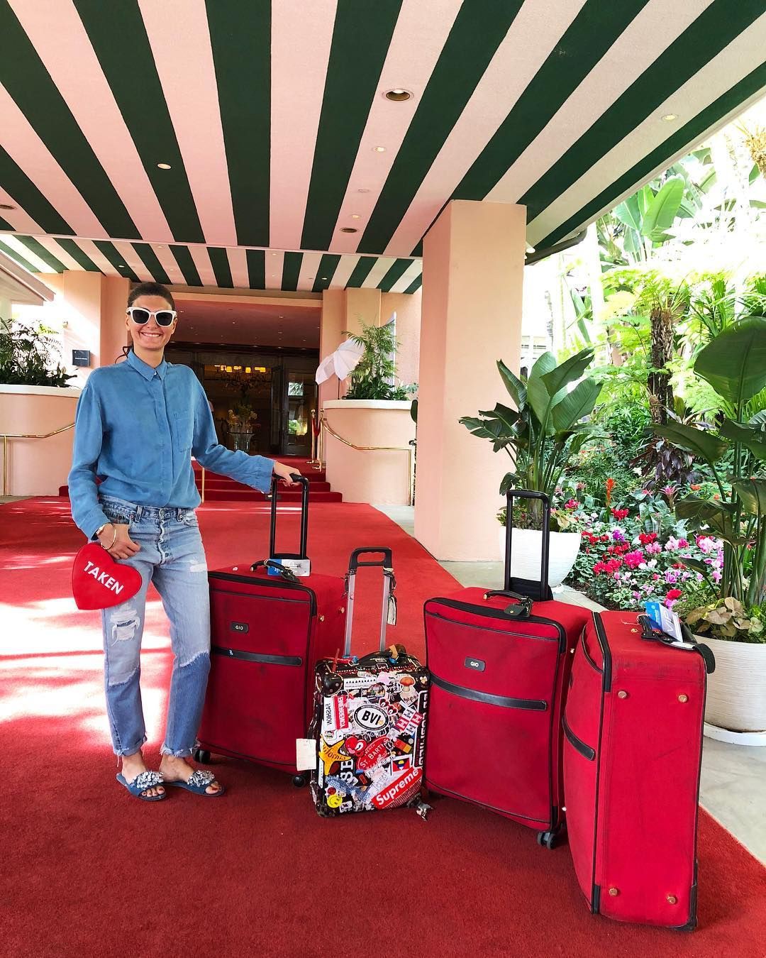 Colour outfit giovanna battaglia luggage giovanna battaglia engelbert, waste containment: Red Outfit,  Giovanna Battaglia Engelbert,  Airport Outfit Ideas  