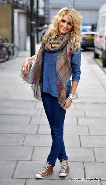 Electric blue lookbook fashion with tartan, blazer, denim: Casual Outfits,  Electric blue,  Hair Care,  Street Style,  Electric Blue Outfit,  Legging Outfits  