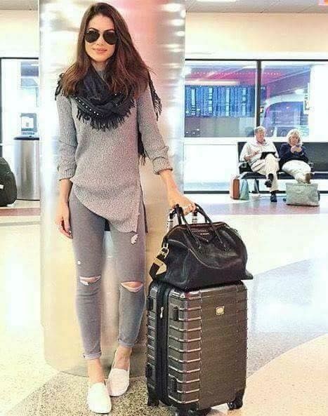 Outfit ropa para viajar, street fashion, hand luggage, casual wear |  Airport Outfits | Airport Outfit Ideas, Brown Outfit, Hand luggage