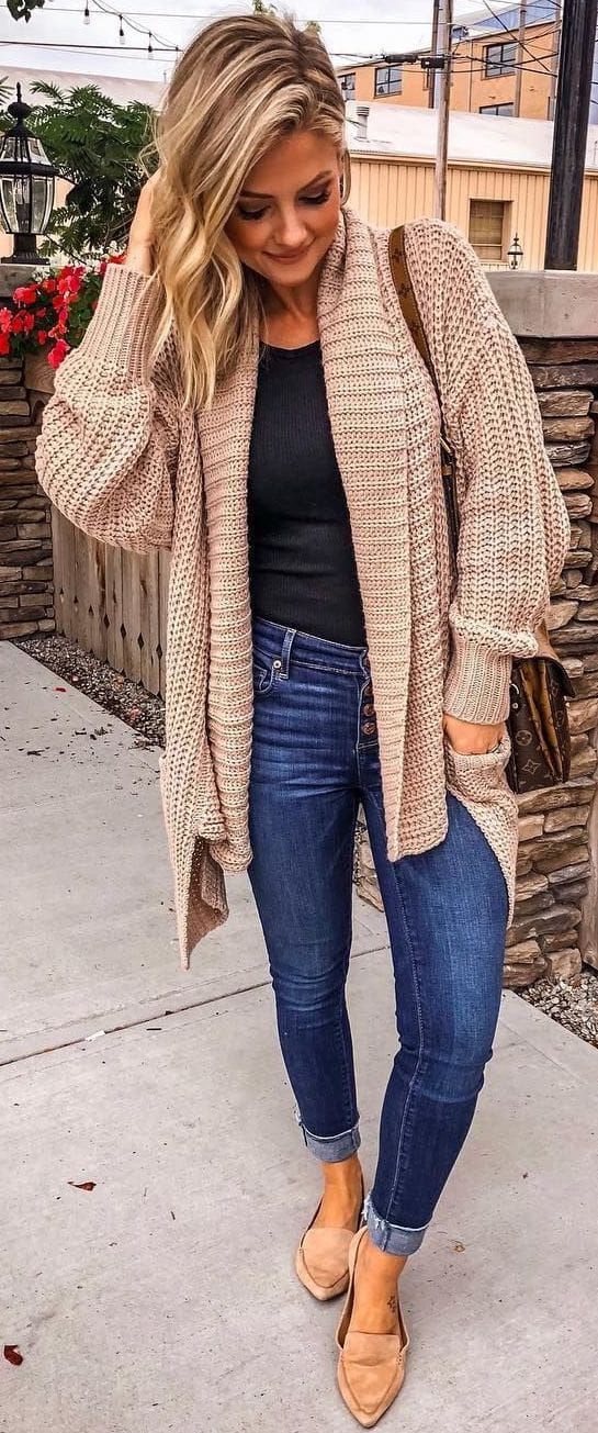 Cardigan with skinny jeans slim fit pants, street fashion: Jeans Outfit,  T-Shirt Outfit,  Street Style,  Beige And Brown Outfit,  Bell Bottoms,  Cardigan,  Low-Rise Pants,  Cardigan Jeans  