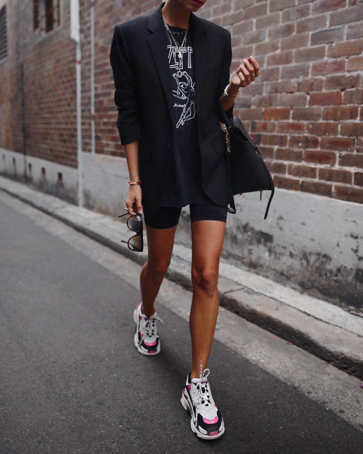 Blazer with sneakers womens, street fashion, sports shoes, casual wear, t shirt: T-Shirt Outfit,  Sports shoes,  White Outfit,  Street Style,  Blazers And Shorts Outfit  