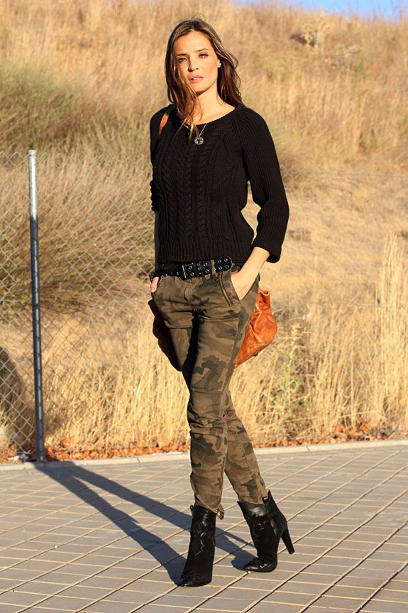 Pantalones de camuflados de mujer: Riding boot,  Military camouflage,  Street Style,  Brown Outfit,  Army Leggings Outfit  