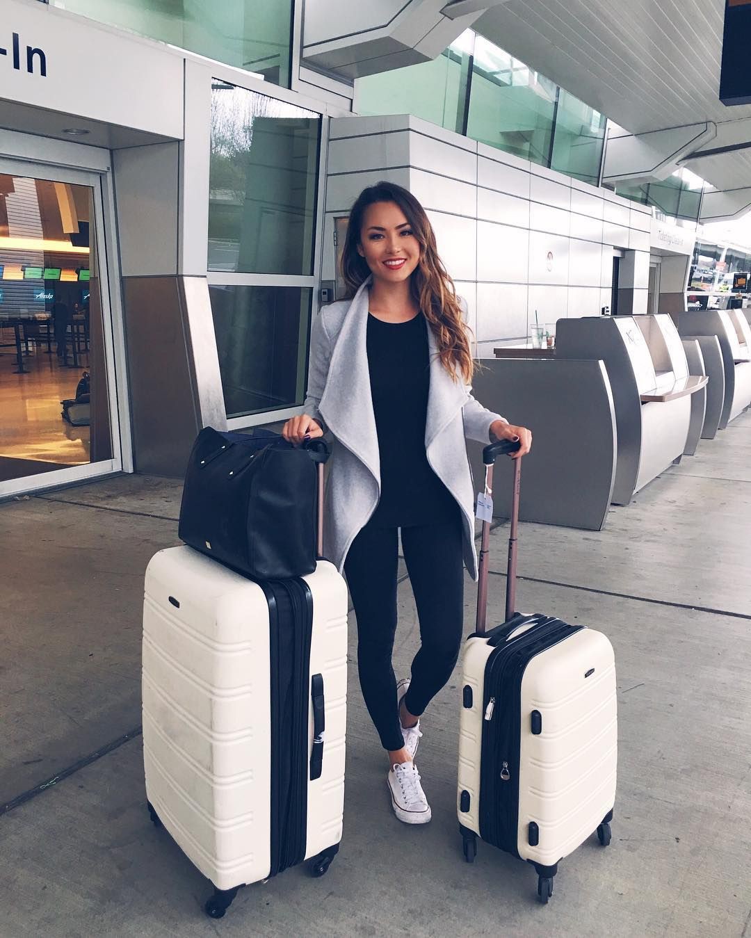 Outfits to wear to the airport: T-Shirt Outfit,  Airport Outfit Ideas  