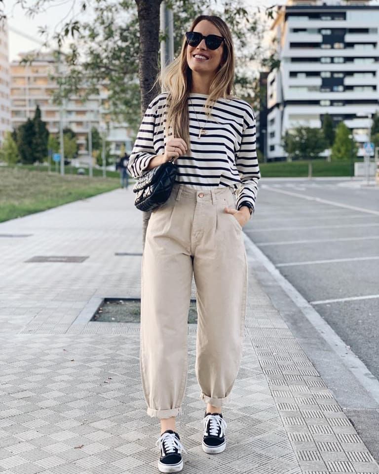 White colour outfit, you must try with trousers, blazer, denim: White Outfit,  Street Style,  Black And White,  Twinset Slouchy Jeans,  Slouchy Pants  