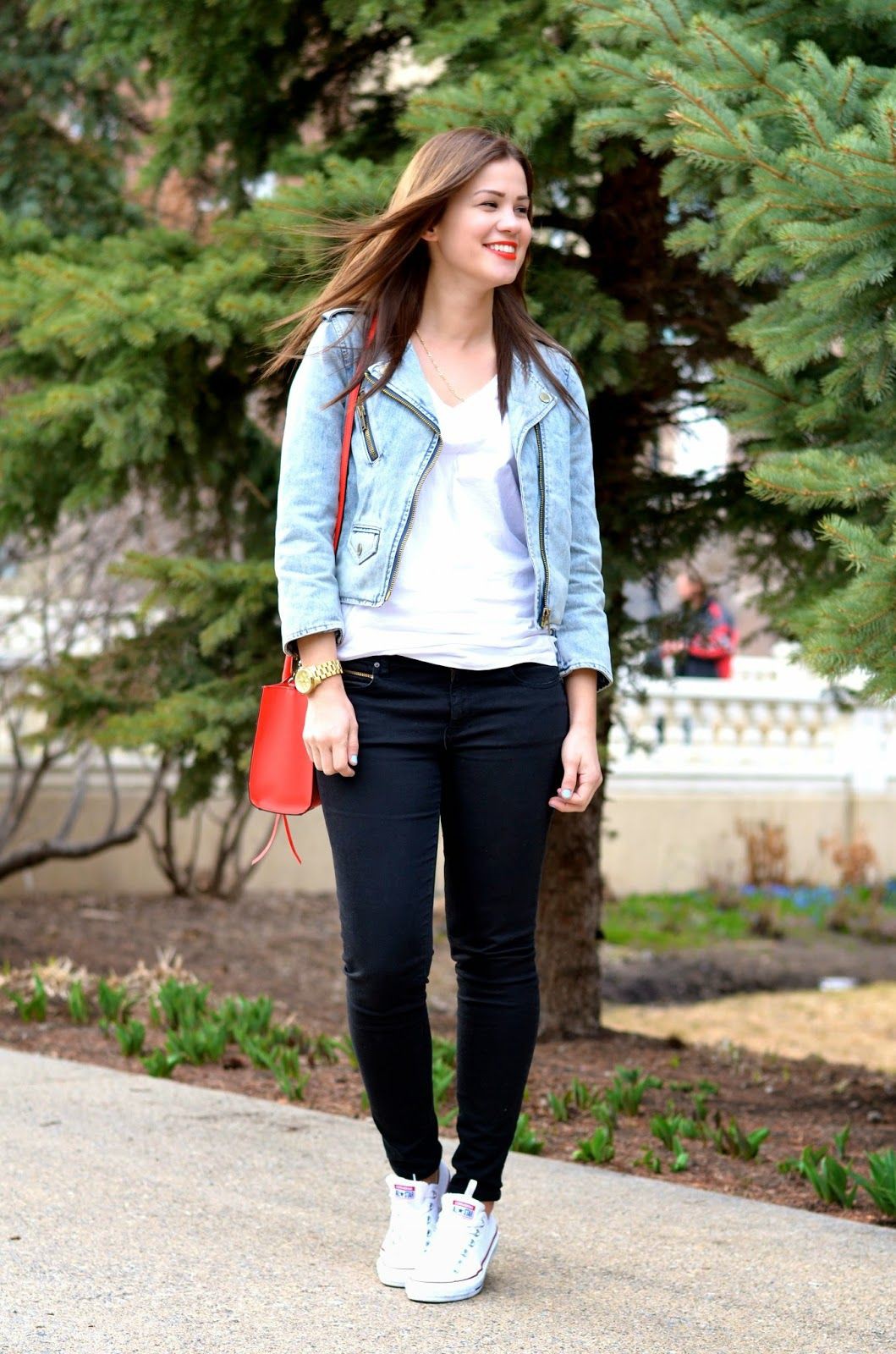 Denim moto jacket outfit, street fashion, casual wear, jean jacket ...