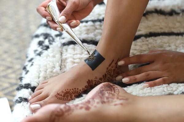 Accessorize with Henna Jewelry: 