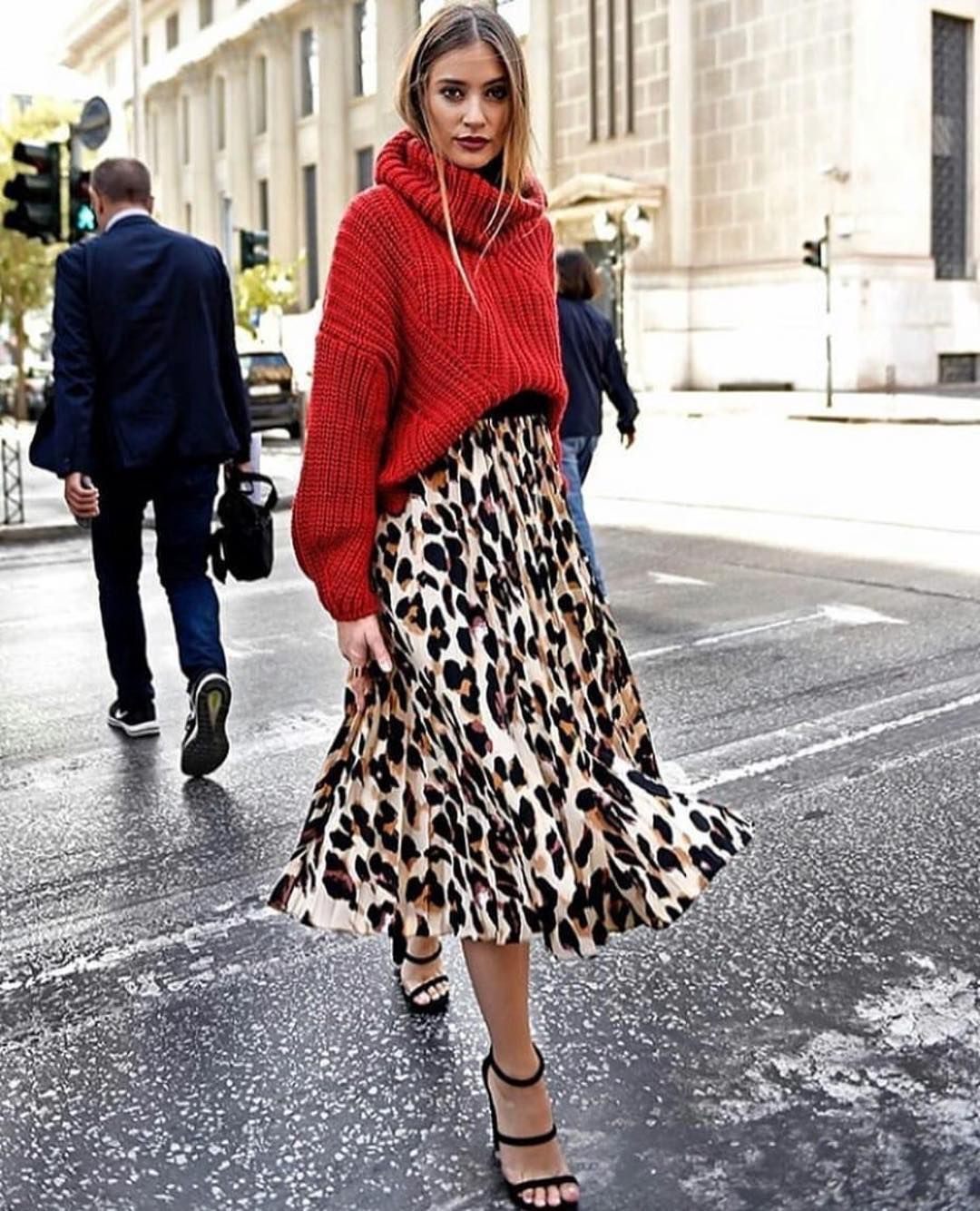 SENSTYLABLE on Instagram: “Via @stylegator | Once upon a time, there was a girl in New York City who wore a fur coat with open toe shoes – that girl’s name was Carry…” | Summer Outfit Ideas 2020: shoes,  Outfit Ideas,  summer outfits,  Instagram,  Girls,  coat  