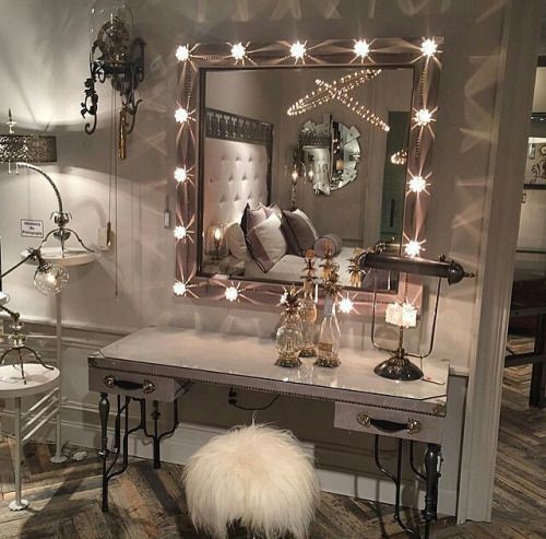 Cute vanity: 