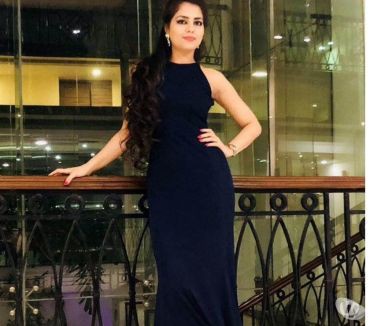 Hot India Girl In Black Bodycon Dress: 