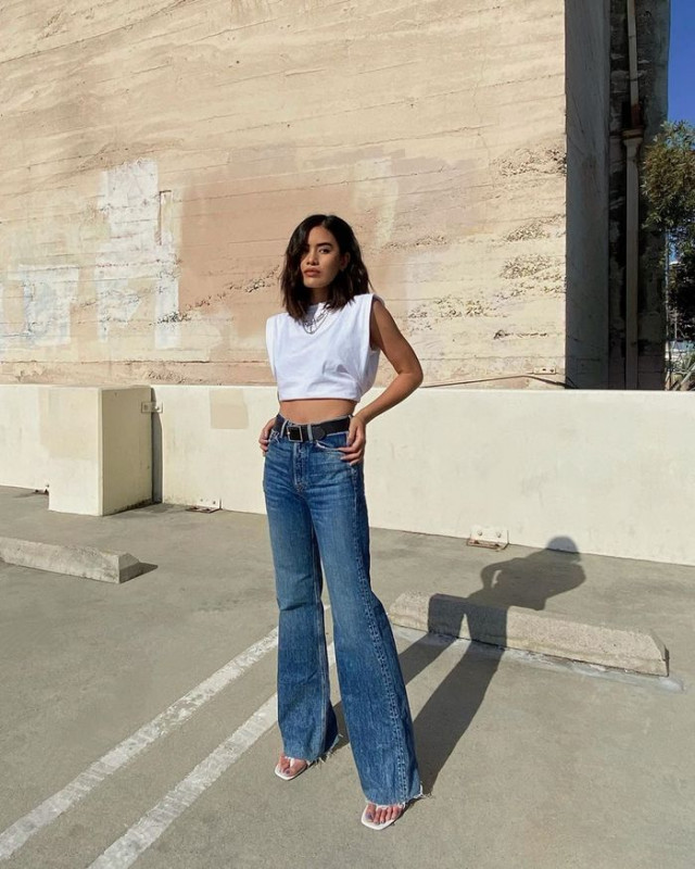 Wide Leg Jeans With Crop Top: blue jeans outfit,  Crop top,  Short hair,  Boyfriend Pants  