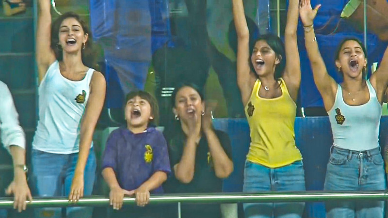 IPL 2022 Hot Photos of Ananya Pandey & Suhana Khana at Wankhede Stadium: Cute Girl,  Viral IPL Girls  
