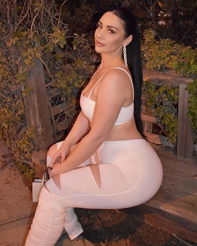 White Party Outfit Ideas For Thick Girls Inspired From Viktoria Kay: Viktoria Kay,  Baddie Outfits,  White Party Dresses,  party outfits  