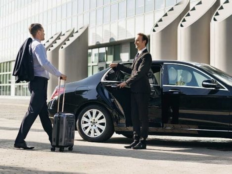 Taxi to Luton Airpot: 
