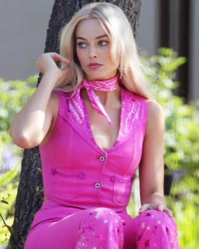 Barbie 2023 Margot Robbie Pink Vest: 