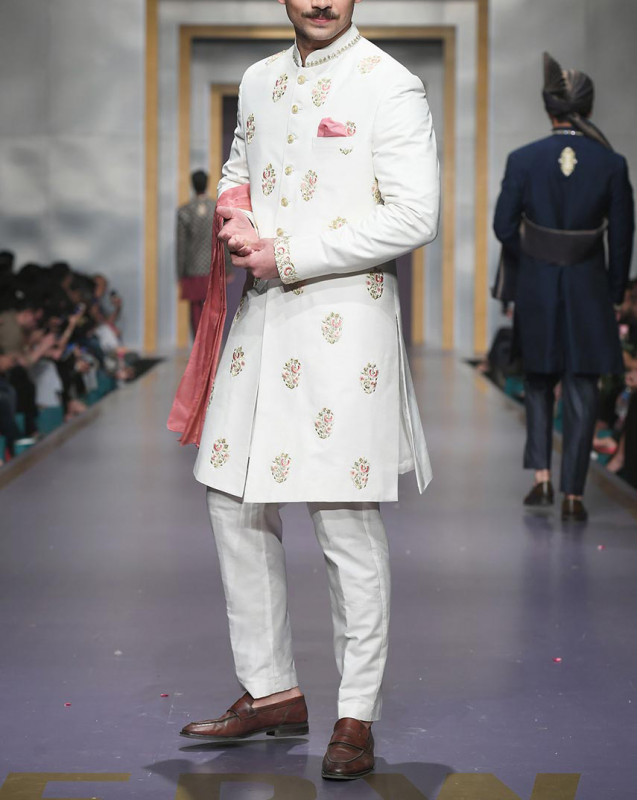 Sherwani for men: 