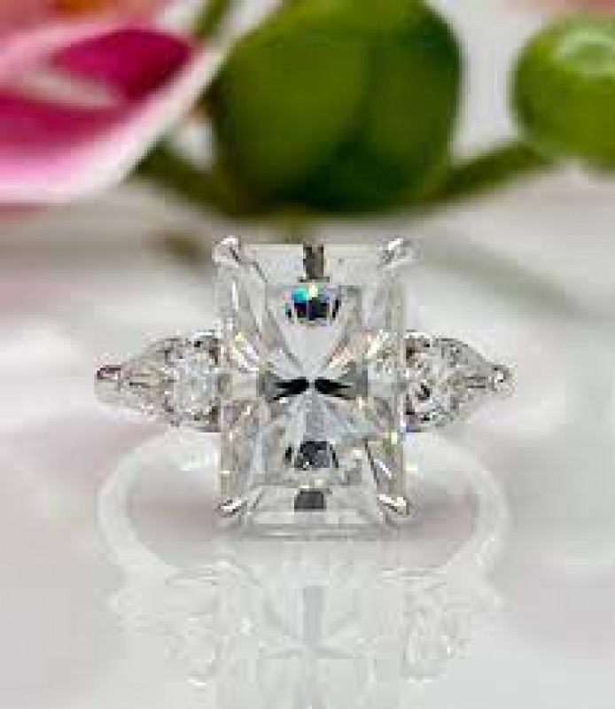 Discover Brilliance with a Lab-Grown Diamond Ring - Shop Now!: 