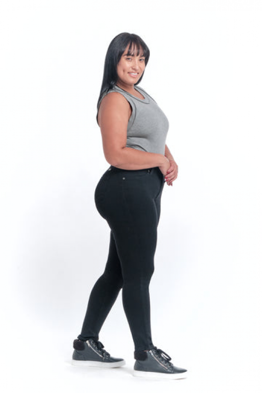 Embrace Your Curves with 1822 Denim's Curvy Jeans: 