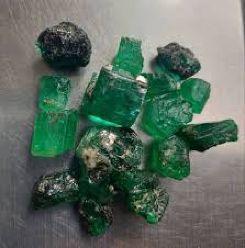 Buy Ethiopian Emerald (Panna) Stone Online at Best Price | GemPundit