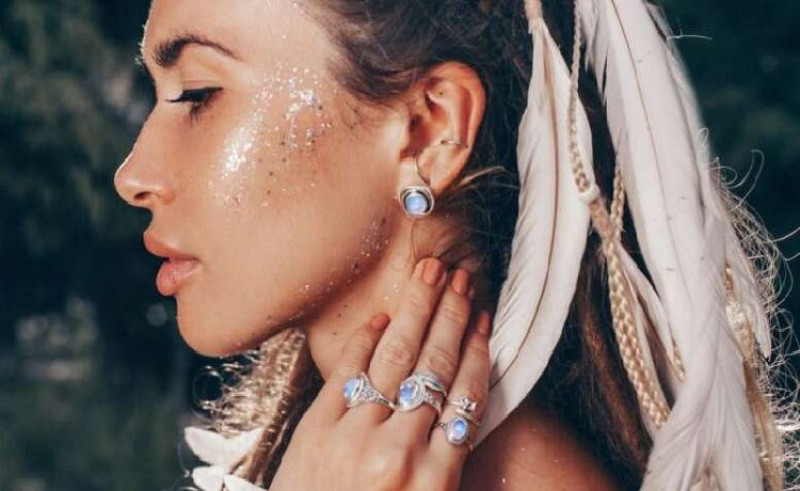 Benefits of Moonstone Jewelry: 