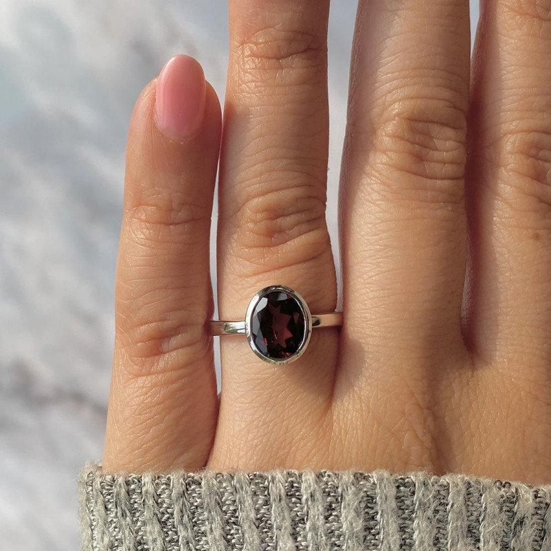 Red Velvet: Indulge in the Luxurious Beauty of a Garnet Ring: 