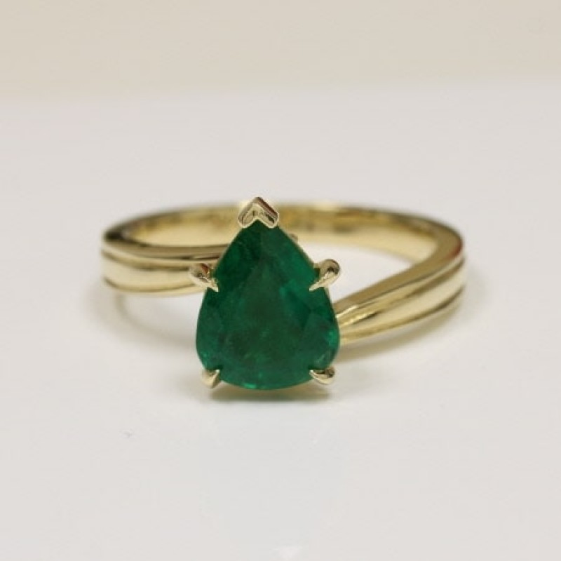 Emerald Promise Rings With Gold Setting: 
