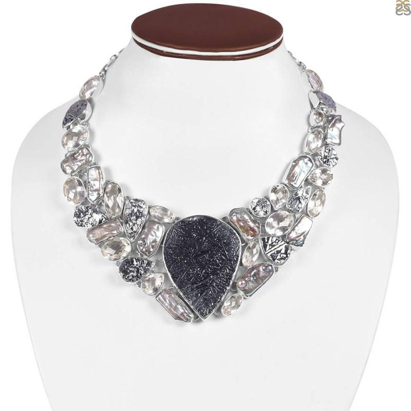 Silicon Necklace - A Sparkling Grey Colored Jewelry: 