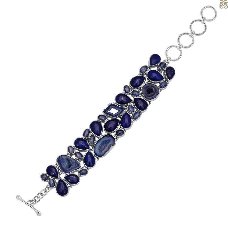 Benefits of Wearing Blue Agate Bracelets: 