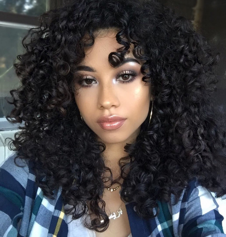 Great Look With Curly Hair Bundles: 