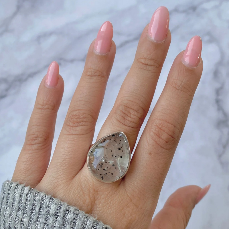 How to Enhance Your Look with Super Seven Jewelry: 