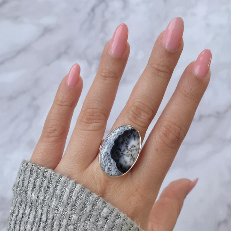 Discover the Healing Properties of Statement Dendritic Agate Rings: 