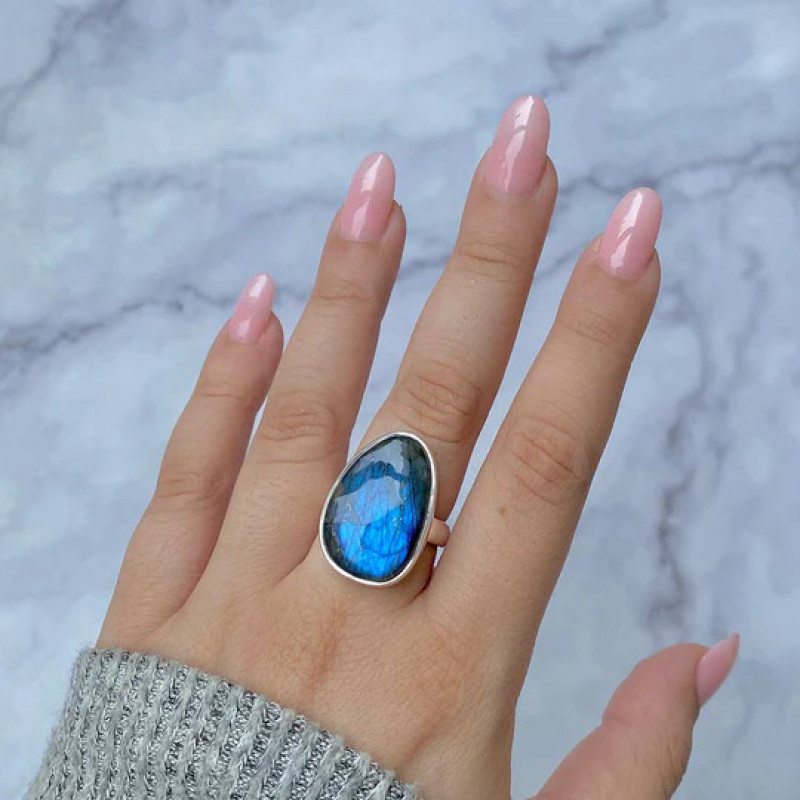 Everything You Need to Know About Labradorite Rings: 
