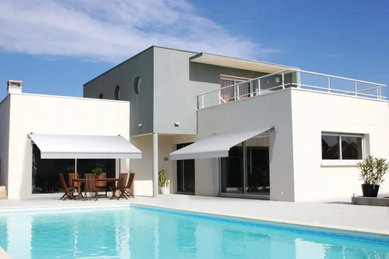 Smart Blind Design: Premium Motorized Retractable Awnings