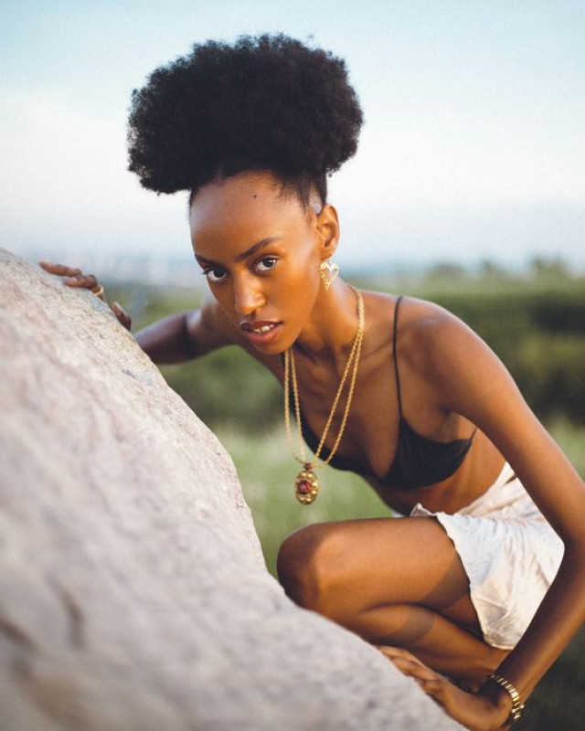 Define Your Curls with Kinky Curly Hair: 