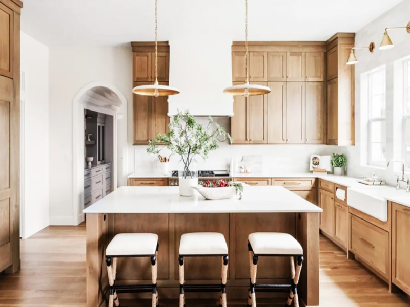 Many Reasons to Decorate a Kitchen Space with White Oak Kitchen Cabinets: 