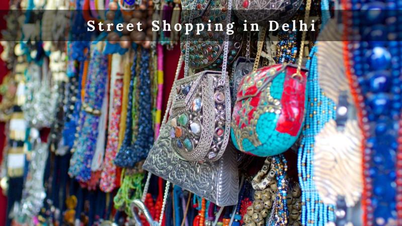Street Shopping in Delhi: 