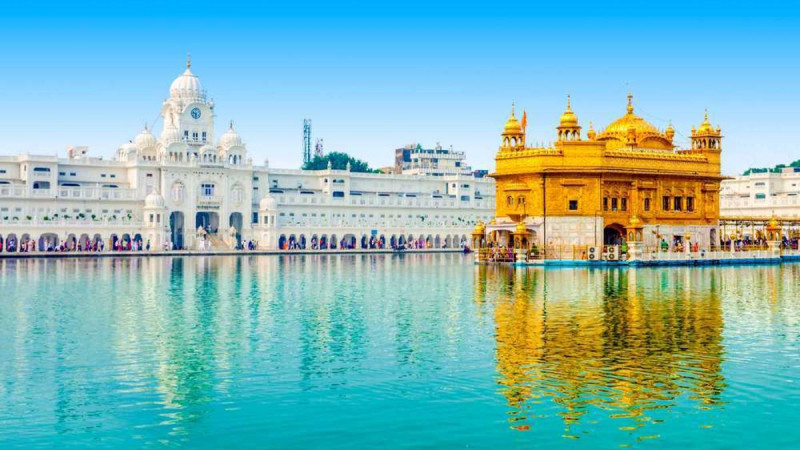 What is the famous of Amritsar?: 