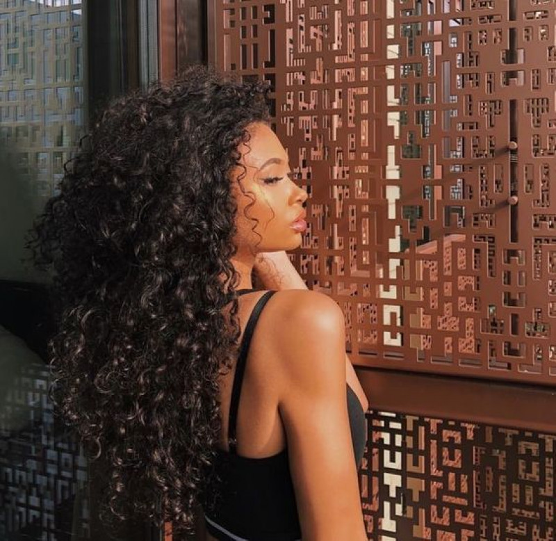 Transform Your Look with Luxurious Curly Hair Bundles: 